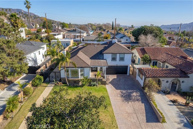 902 E WALNUT Avenue, Burbank, CA 91501 — photo 24 of 33