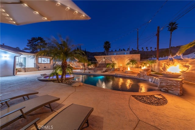 902 E WALNUT Avenue, Burbank, CA 91501 — photo 32 of 33