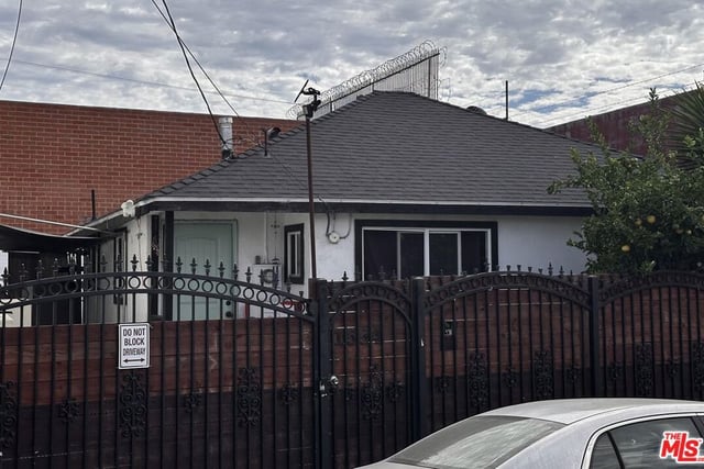 1554 E 24th Street, Los Angeles, CA 90011 — photo 2 of 7