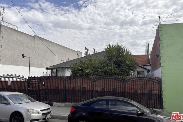 1554 E 24th Street, Los Angeles, CA 90011 — photo 4 of 7