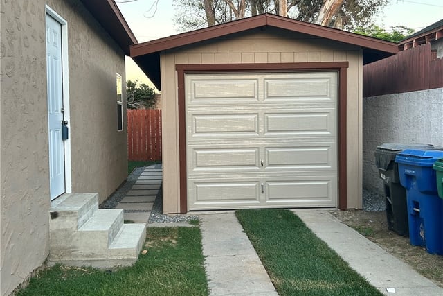 2412 Gale Avenue, Long Beach, CA 90810 — photo 3 of 17