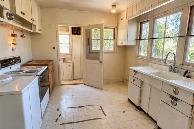 12229 Alta, Sylmar, CA 91342 — photo 10 of 43