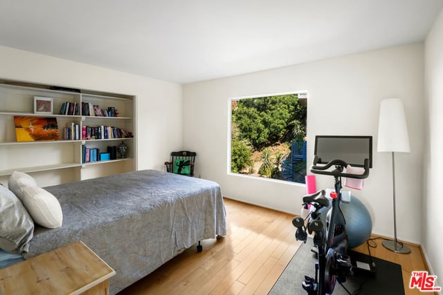 7265 Caverna Drive, Los Angeles, CA 90068 — photo 17 of 33