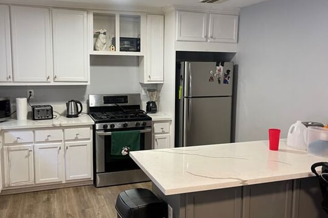 915 E 76th Place, Los Angeles, CA 90001 — photo 2 of 19