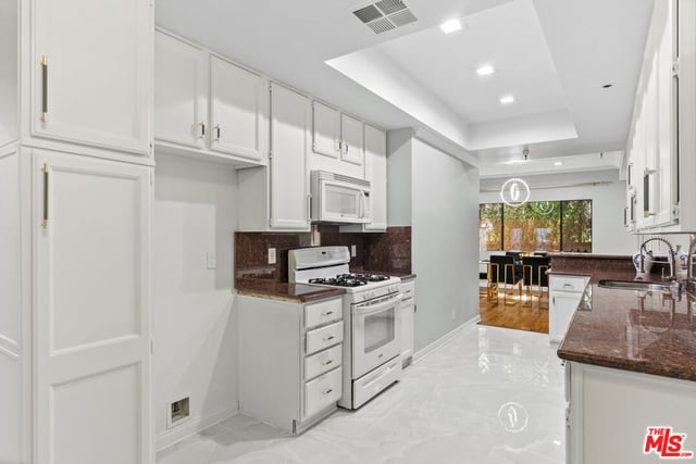 14630 Dickens Street 108, Los Angeles, CA 91403 — photo 9 of 20