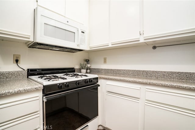 640 W 4th 315, Long Beach, CA 90802 — photo 4 of 25