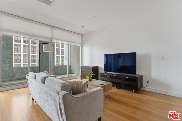 3810 Wilshire Boulevard 602, Los Angeles, CA 90010 — photo 5 of 28