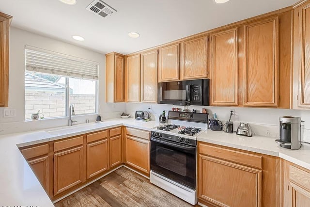 2037 Freesia Avenue, Simi Valley, CA 93063 — photo 11 of 31