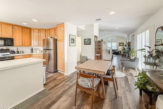 2037 Freesia Avenue, Simi Valley, CA 93063 — photo 9 of 31