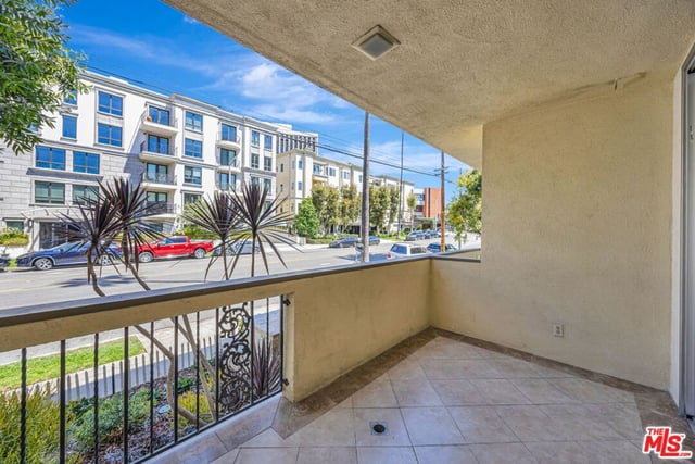 11970 Montana Avenue 110, Los Angeles, CA 90049 — photo 25 of 32
