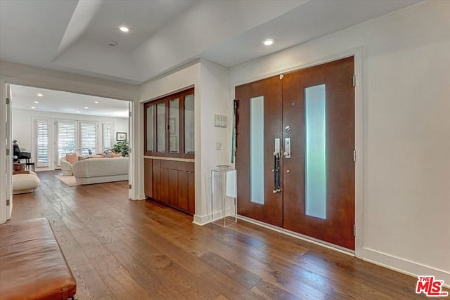 148 S Crescent Drive 101, Beverly Hills, CA 90212 — photo 3 of 48