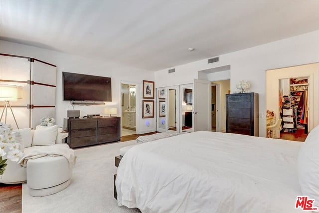 148 S Crescent Drive 101, Beverly Hills, CA 90212 — photo 33 of 48