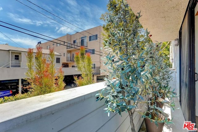 148 S Crescent Drive 101, Beverly Hills, CA 90212 — photo 38 of 48