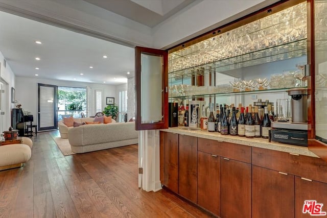 148 S Crescent Drive 101, Beverly Hills, CA 90212 — photo 4 of 48