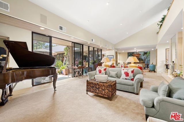 715 N Beverly Drive, Beverly Hills, CA 90210 — photo 4 of 18