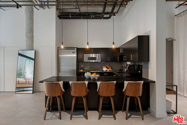 330 W 11th Street 104, Los Angeles, CA 90015 — photo 14 of 54