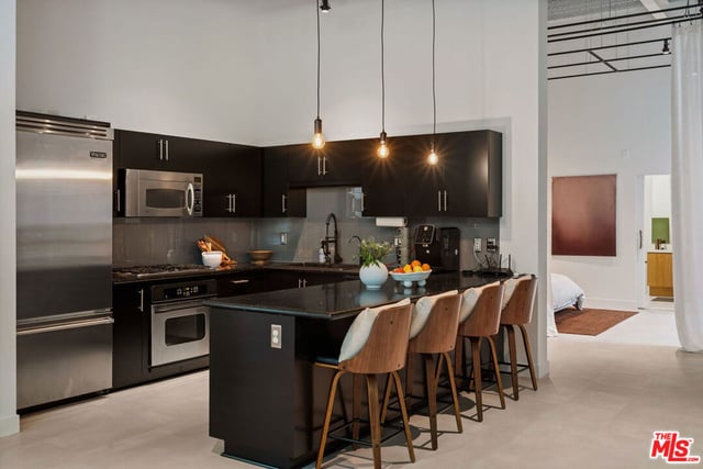 330 W 11th Street 104, Los Angeles, CA 90015 — photo 19 of 54