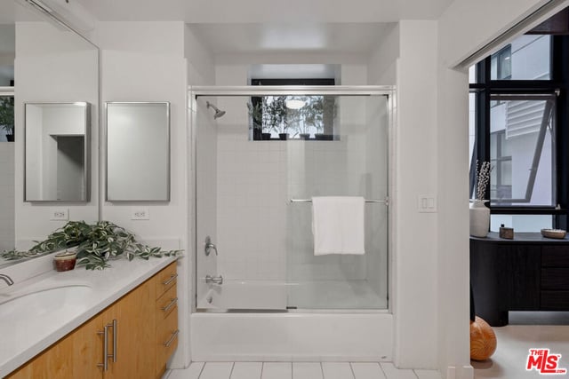 330 W 11th Street 104, Los Angeles, CA 90015 — photo 25 of 54