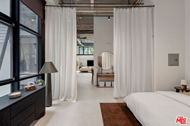 330 W 11th Street 104, Los Angeles, CA 90015 — photo 26 of 54