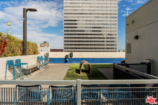 330 W 11th Street 104, Los Angeles, CA 90015 — photo 45 of 54