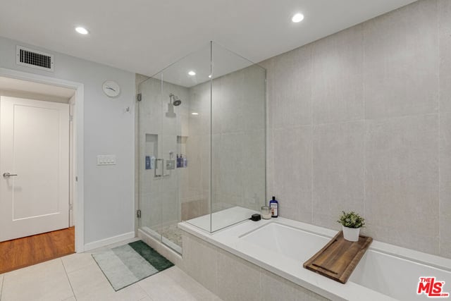 5215 White Oak Avenue 2, Los Angeles, CA 91316 — photo 17 of 33