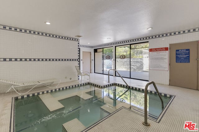 5215 White Oak Avenue 2, Los Angeles, CA 91316 — photo 30 of 33