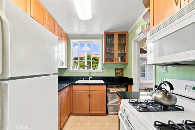 15034 1/4 Dickens, Sherman Oaks, CA 91403 — photo 10 of 19
