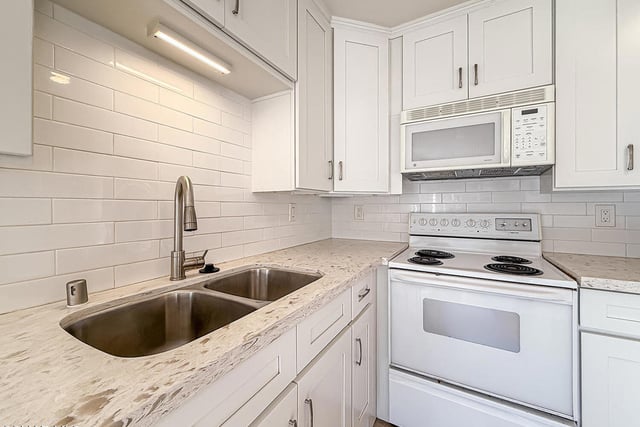 291 Sequoia Court 17, Thousand Oaks, CA 91360 — photo 10 of 42