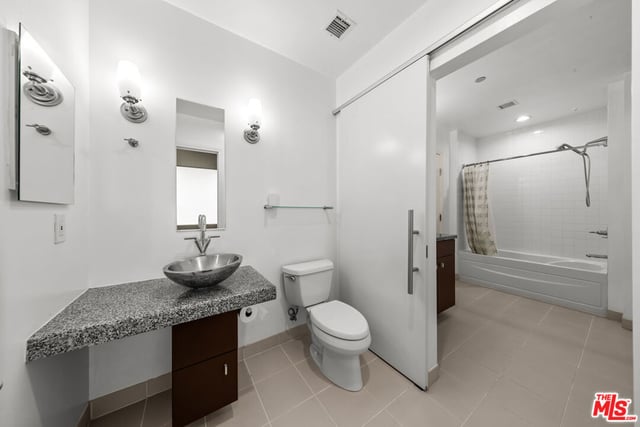 1100 Wilshire Boulevard 2411, Los Angeles, CA 90017 — photo 17 of 33