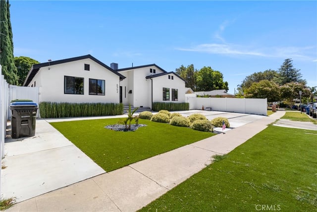 6952 Cozycroft Avenue, Winnetka, CA 91306 — photo 4 of 45