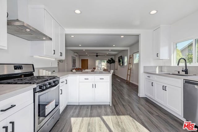 2616 W 73rd Street, Los Angeles, CA 90043 — photo 18 of 51