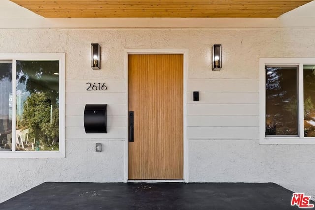 2616 W 73rd Street, Los Angeles, CA 90043 — photo 3 of 51