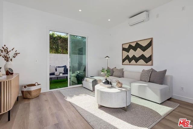 2616 W 73rd Street, Los Angeles, CA 90043 — photo 37 of 51