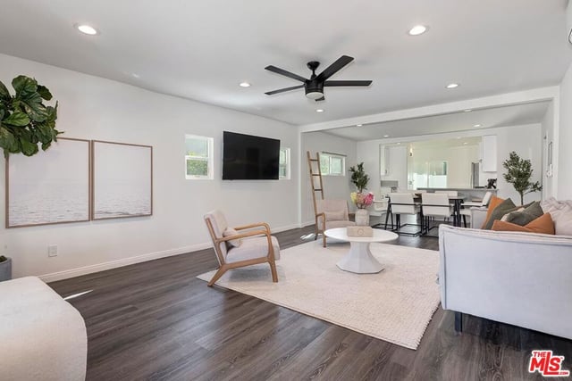 2616 W 73rd Street, Los Angeles, CA 90043 — photo 4 of 51