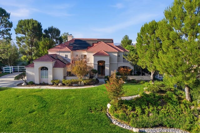 15711 Condor Ridge Road, Canyon Country, CA 91387 — photo 2 of 33