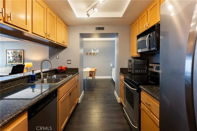 600 W 9th 811, Los Angeles, CA 90015 — photo 12 of 42