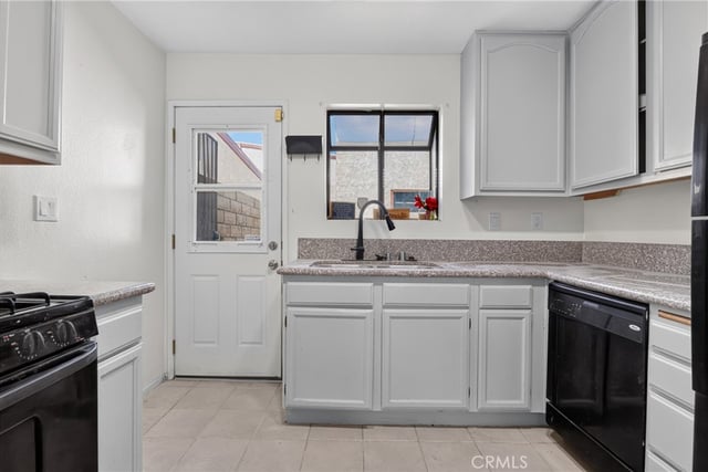2260 E Avenue Q4 62, Palmdale, CA 93550 — photo 15 of 18