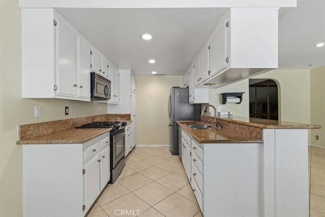 6227 Randi Avenue, Woodland Hills, CA 91367 — photo 17 of 34