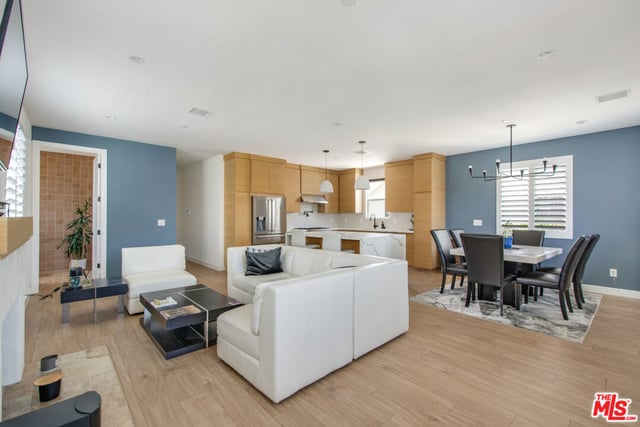 3763 S Gramercy Place, Los Angeles, CA 90018 — photo 4 of 28