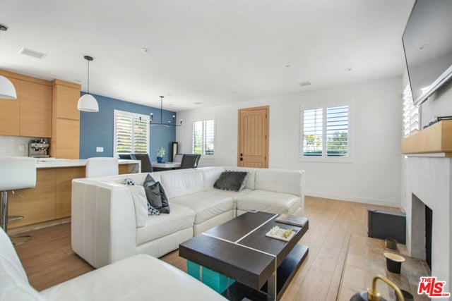 3763 S Gramercy Place, Los Angeles, CA 90018 — photo 5 of 28