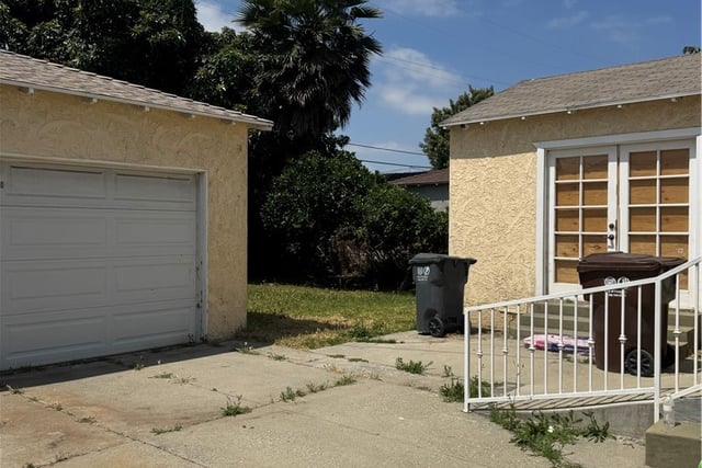 1010 W 127th St, Compton, CA 90222 — photo 3 of 4
