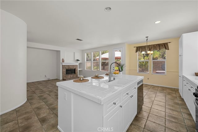 28454 Cascade, Castaic, CA 91384 — photo 13 of 54