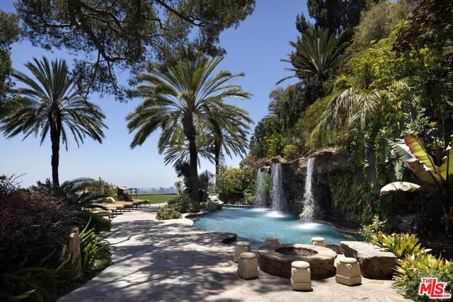 10066 Cielo Drive, Los Angeles, CA 90210 — photo 14 of 30