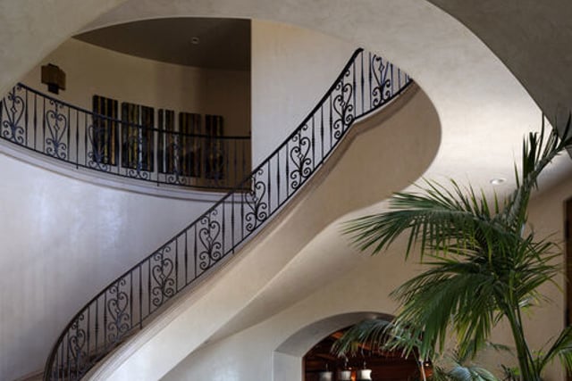 10066 Cielo Drive, Los Angeles, CA 90210 — photo 4 of 30