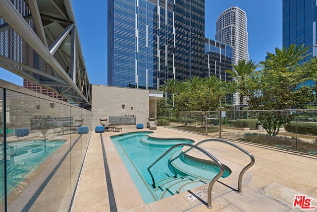 877 S Francisco Street 1220, Los Angeles, CA 90017 — photo 10 of 20