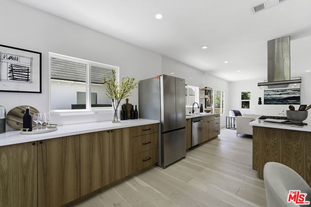 6018 S Harcourt Avenue, Los Angeles, CA 90043 — photo 10 of 25