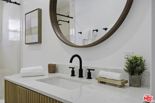 6018 S Harcourt Avenue, Los Angeles, CA 90043 — photo 19 of 25