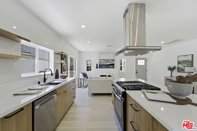6018 S Harcourt Avenue, Los Angeles, CA 90043 — photo 7 of 25