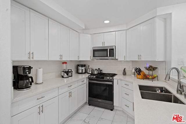 17929 Hatridge Lane, Canyon Country, CA 91387 — photo 28 of 48