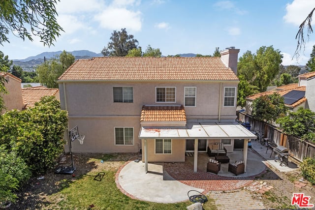 17929 Hatridge Lane, Canyon Country, CA 91387 — photo 9 of 48